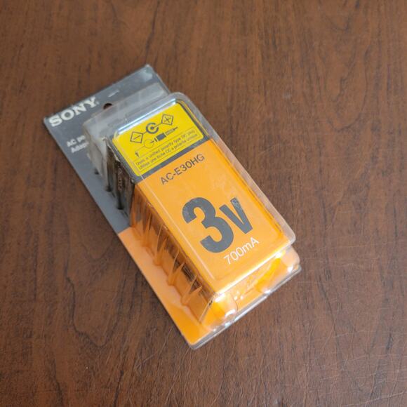 Sony AC Power Adaptor Model AC-E30HG 3V 700mA - Sony Audio Products New sealed - Picture 1 of 10